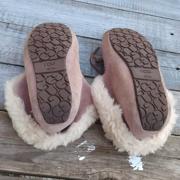 UGG Slippers - Picture 5 of 13